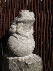 Froschkönig Granitskulpture